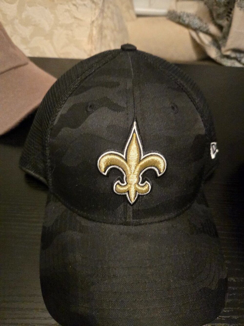 Saints NFL Black Stretch L/XL Like New